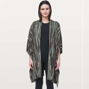 Lululemon Athletica Rest is Written Wrap in Grey Sage/Dark Olive/Pine Grey